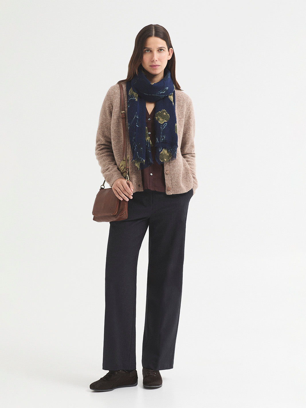 blurred_flowers_foulard_navy_2.jpg