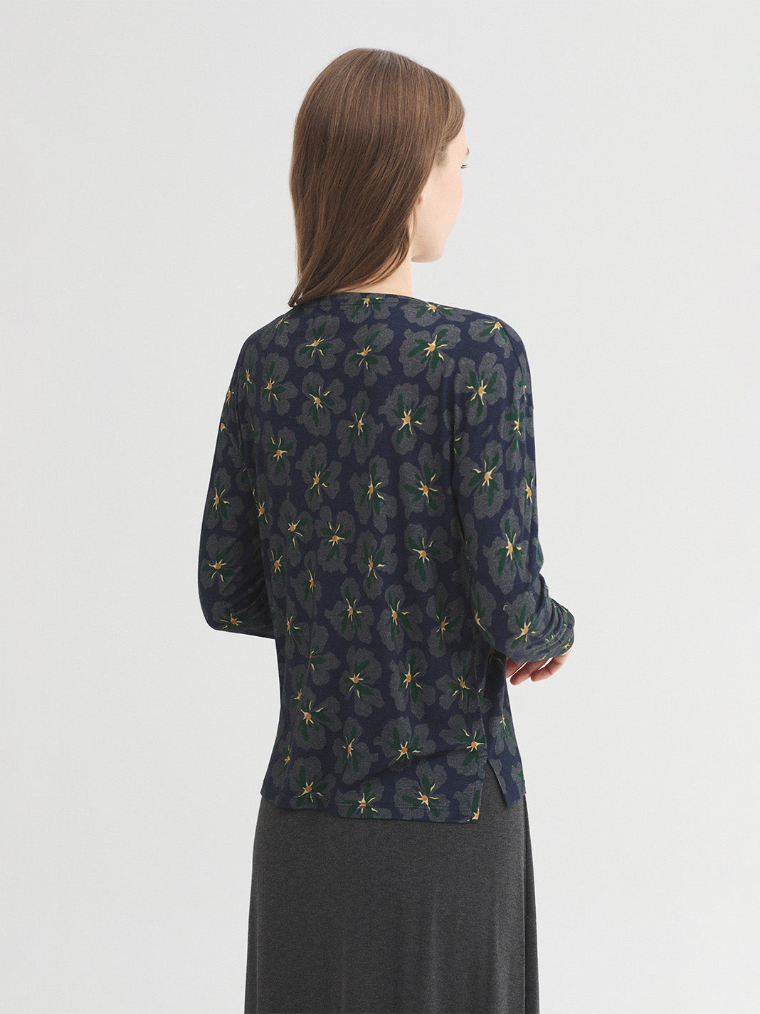 bold_flowers_tshirt_navy_4.jpg