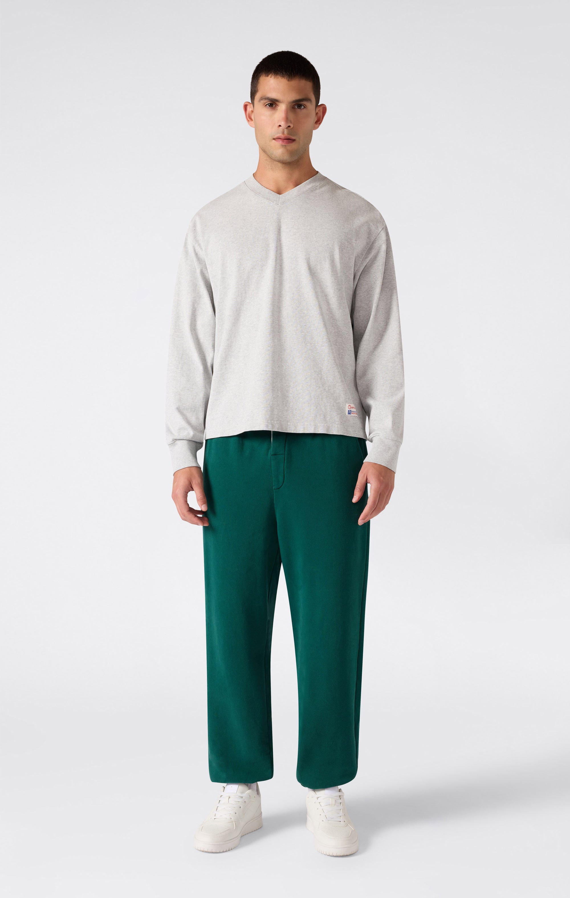 Vneck_sweatshirt_EM049_4.jpg