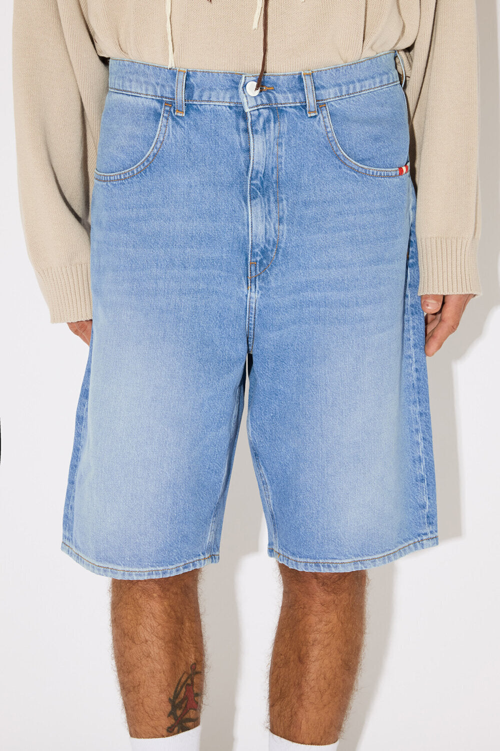 bermuda_tommy_light_4.jpg