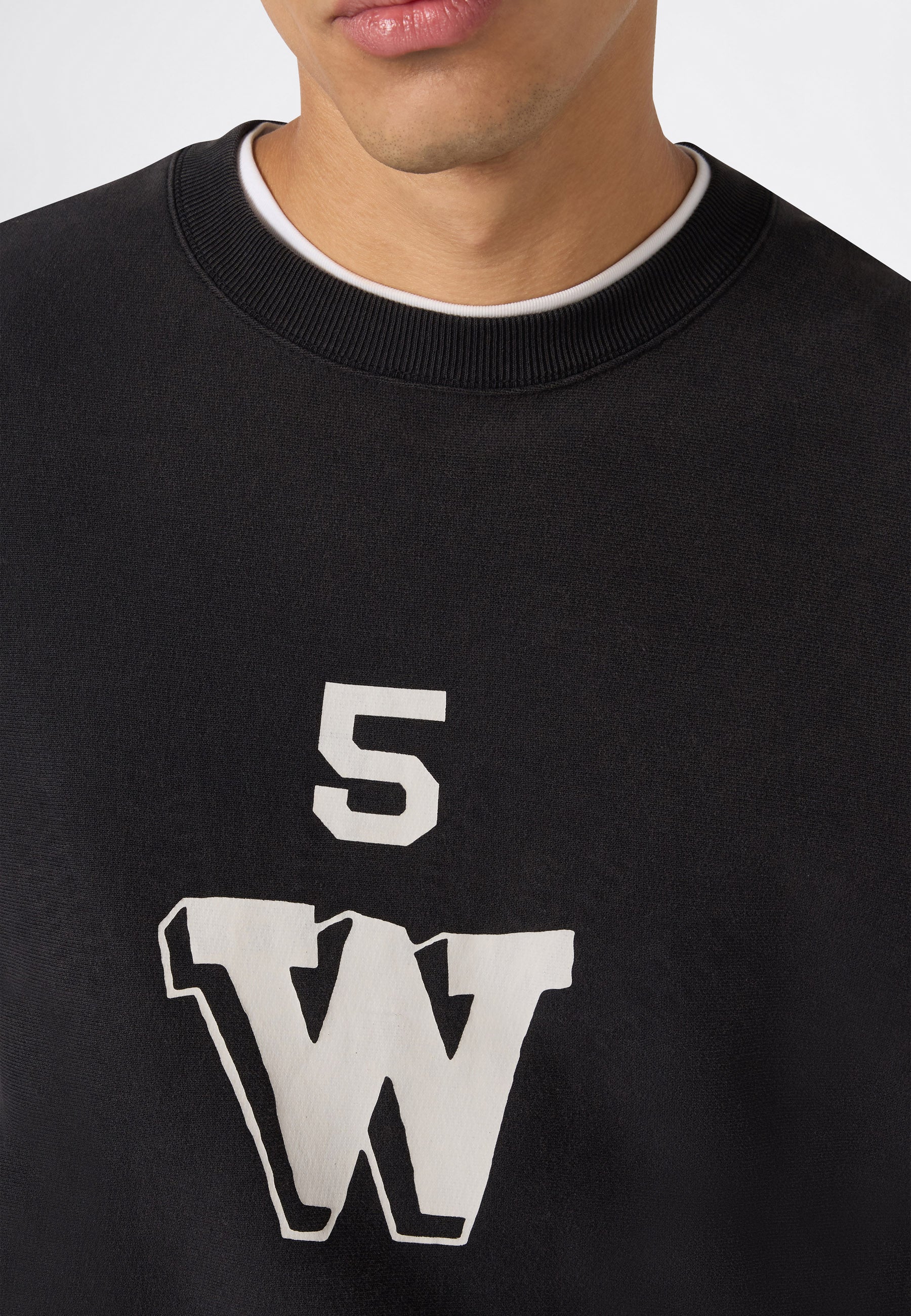 Crewneck_sweatshirt_KK001_2.jpg