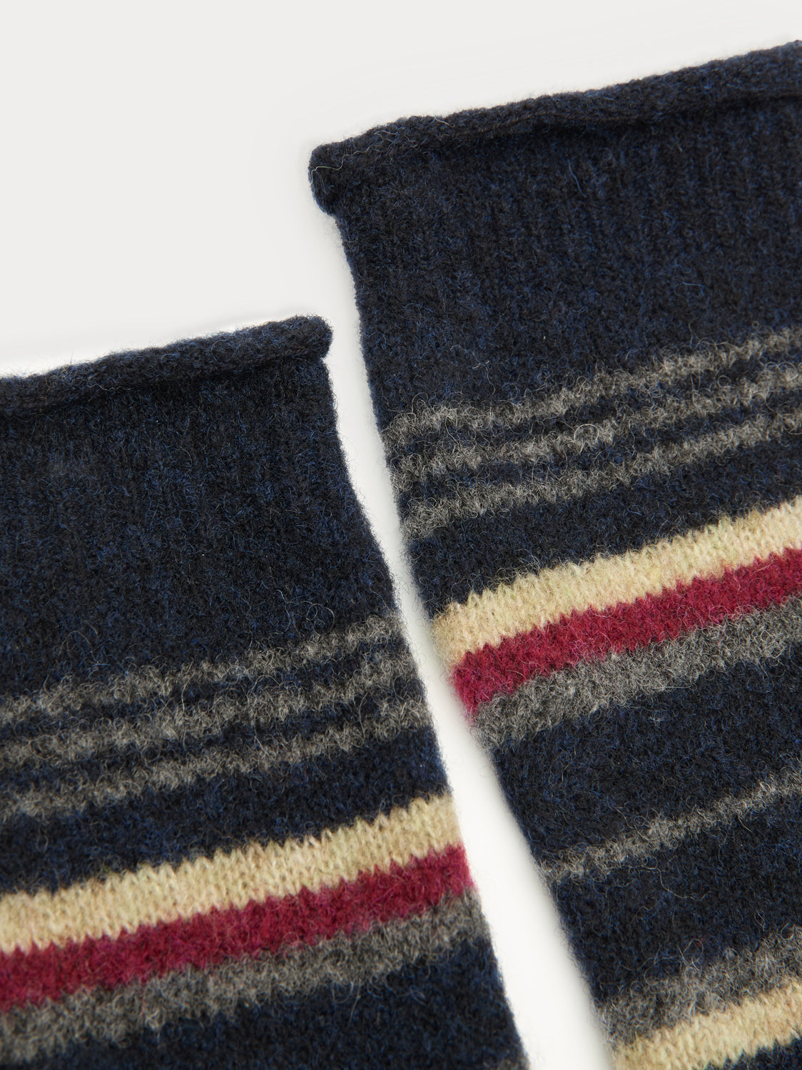 tricolor_mittens_navy_4.jpg