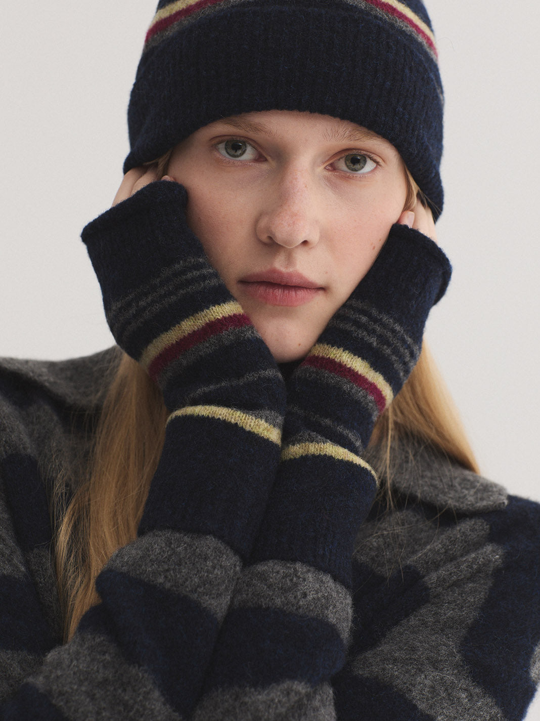 tricolor_mittens_navy_2.jpg