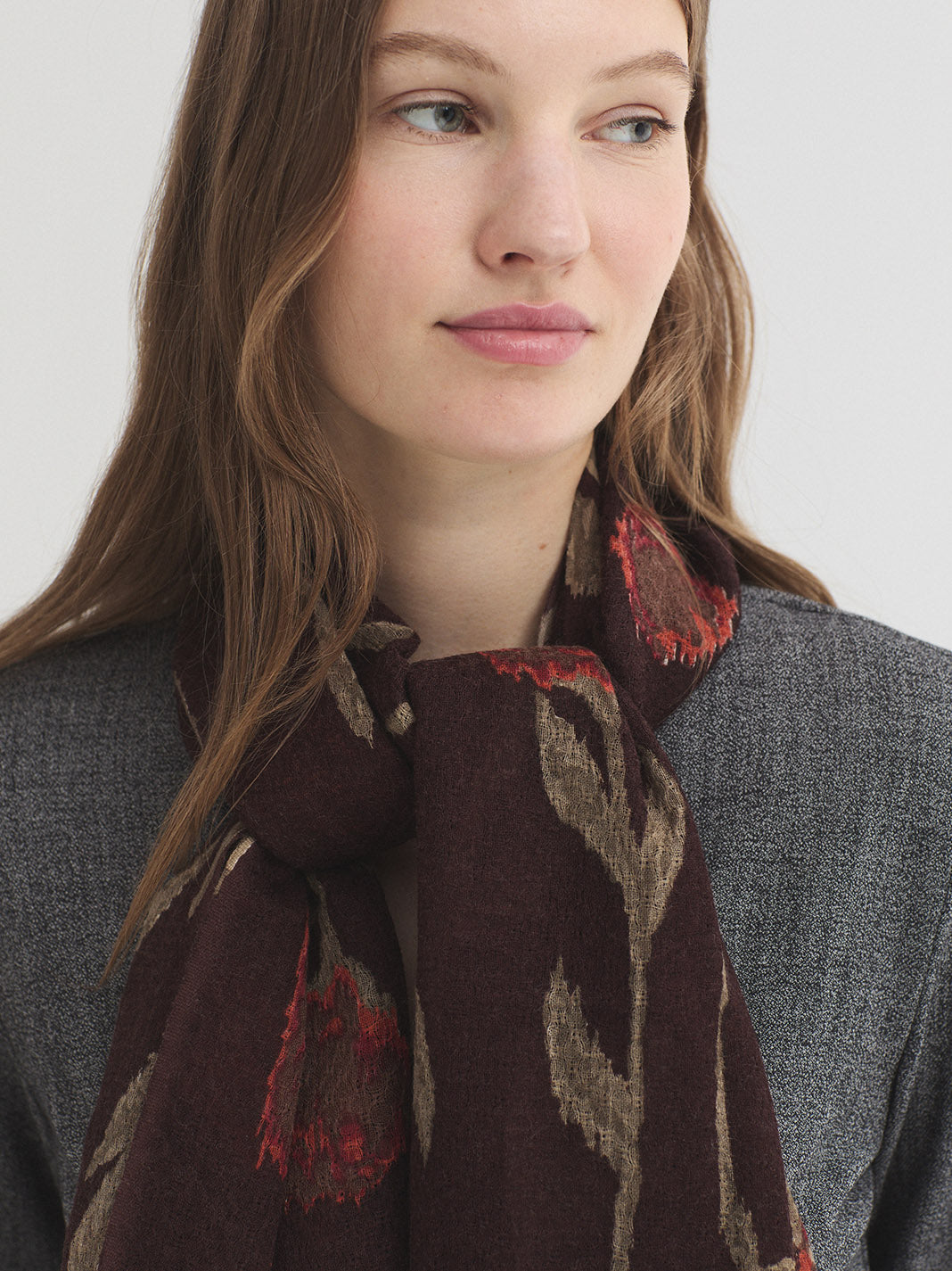 blurred_flowers_foulard_plum_2.jpg