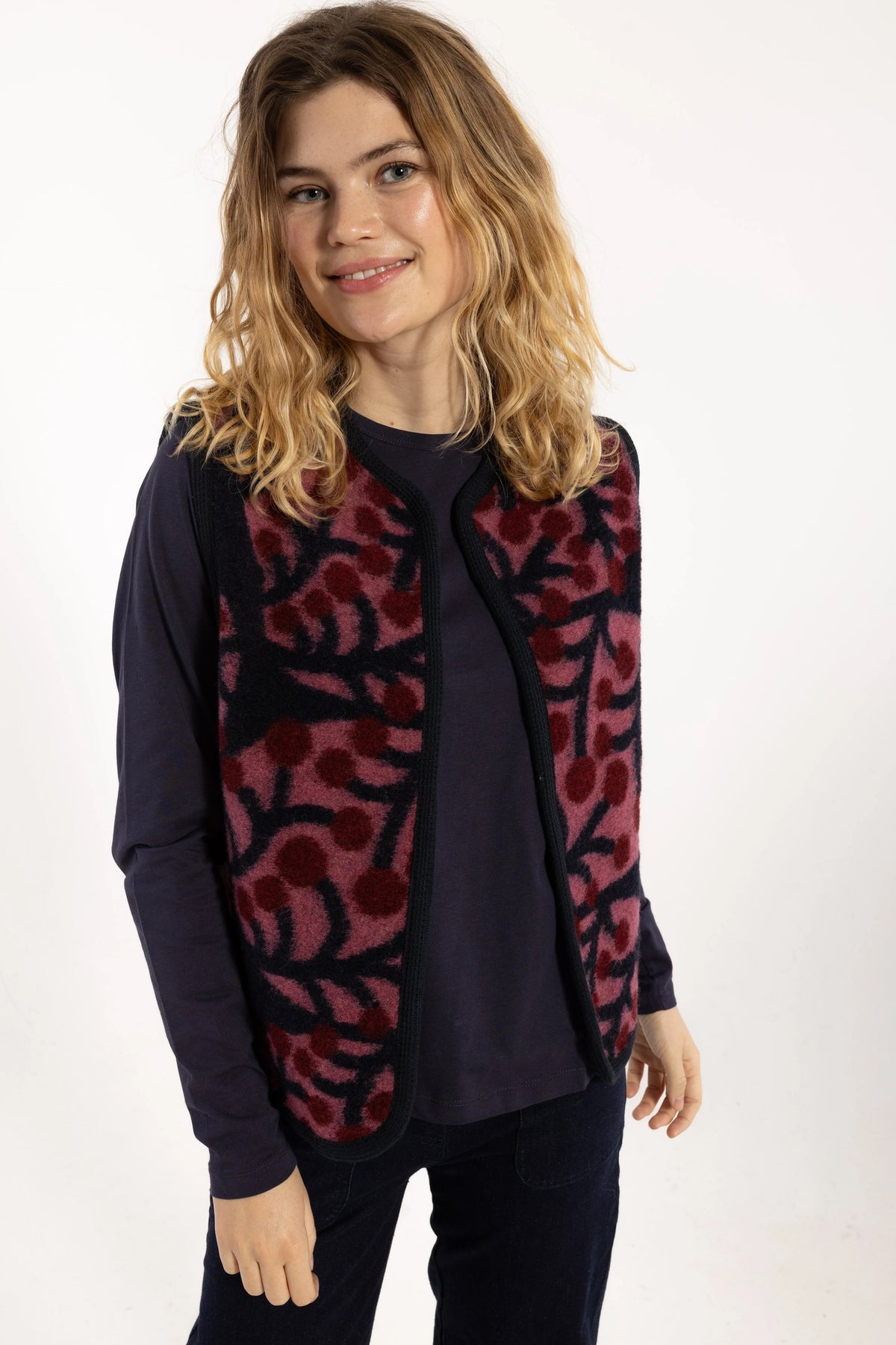 cobra_wool_vest_cherry_3.jpeg