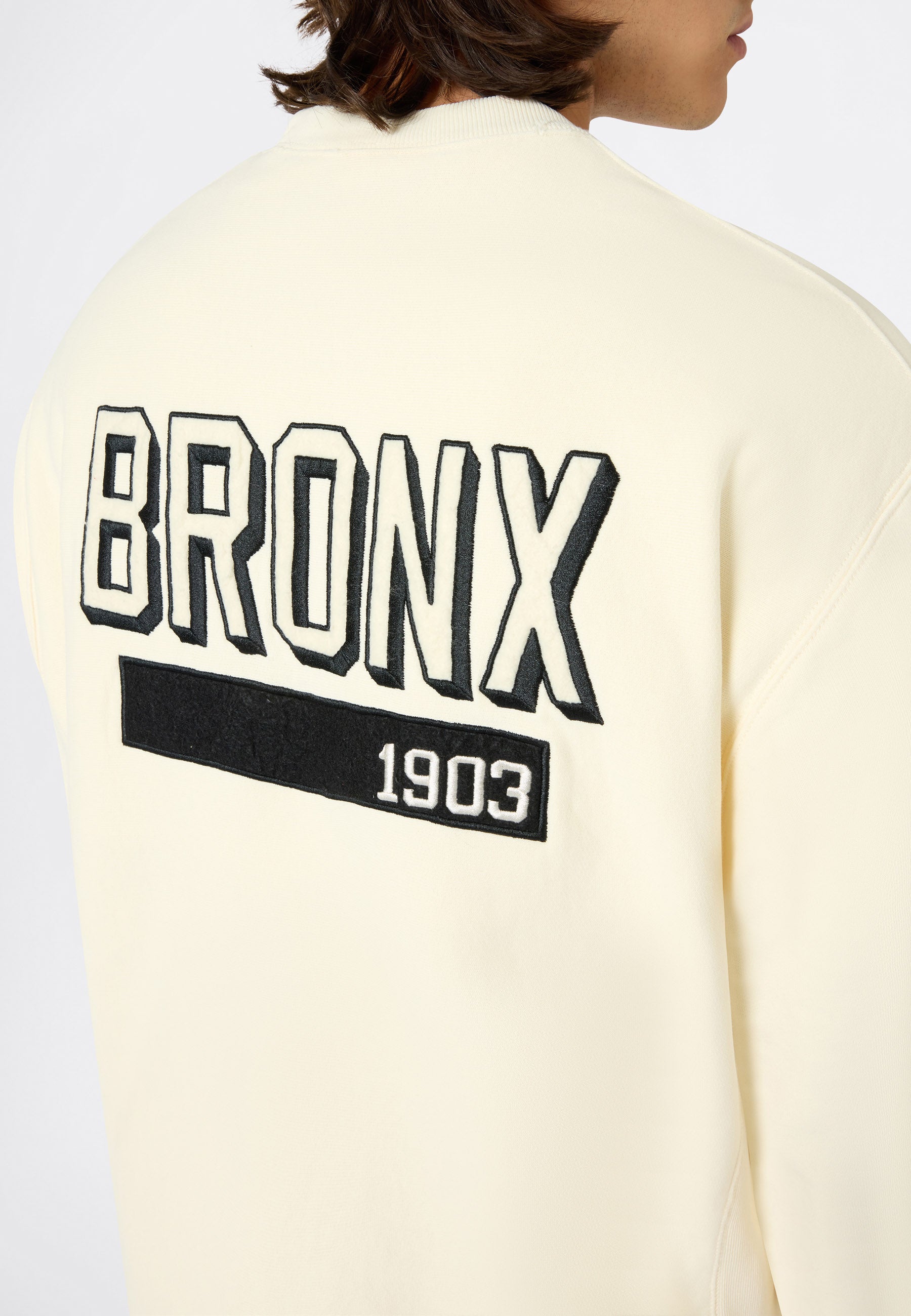 Crewneck_sweatshirt_SP_YS056_2.jpg