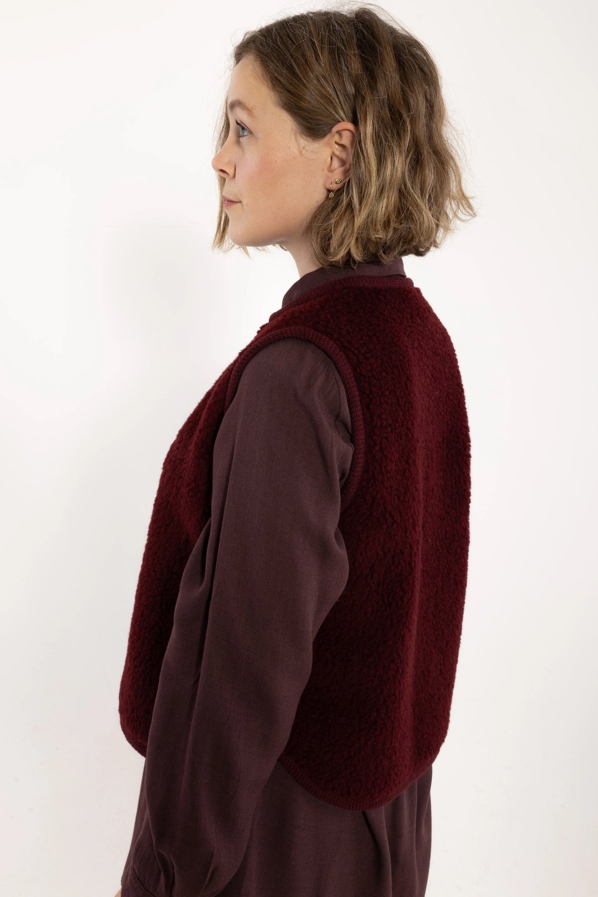 cubist_wool_vest_darkwine_3.jpeg