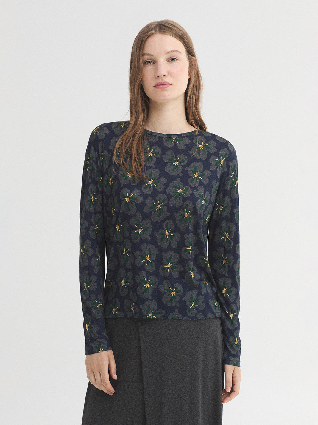 bold_flowers_tshirt_navy_1.jpg