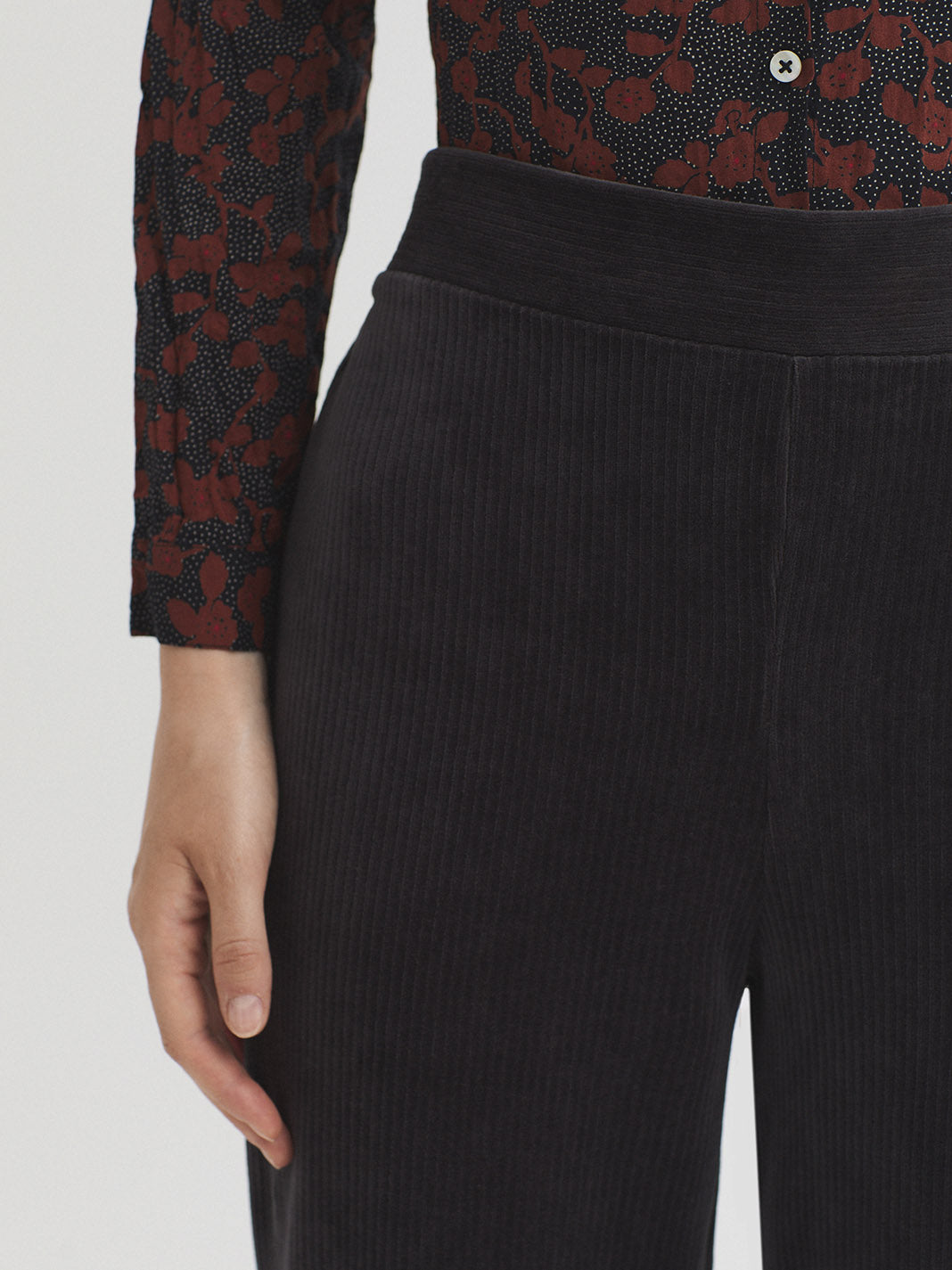 elastic_pants_grey_2.jpg
