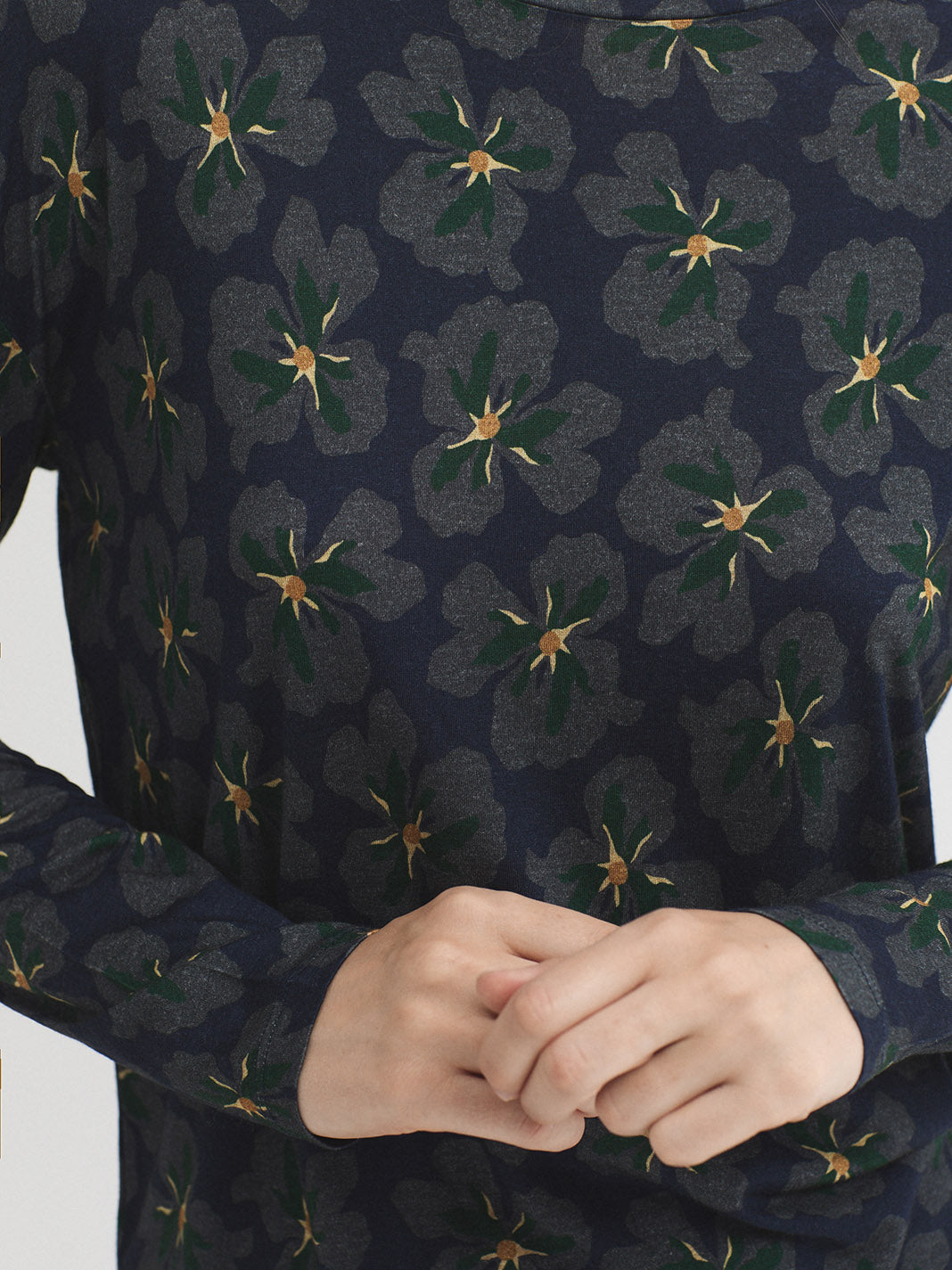 bold_flowers_tshirt_navy_3.jpg