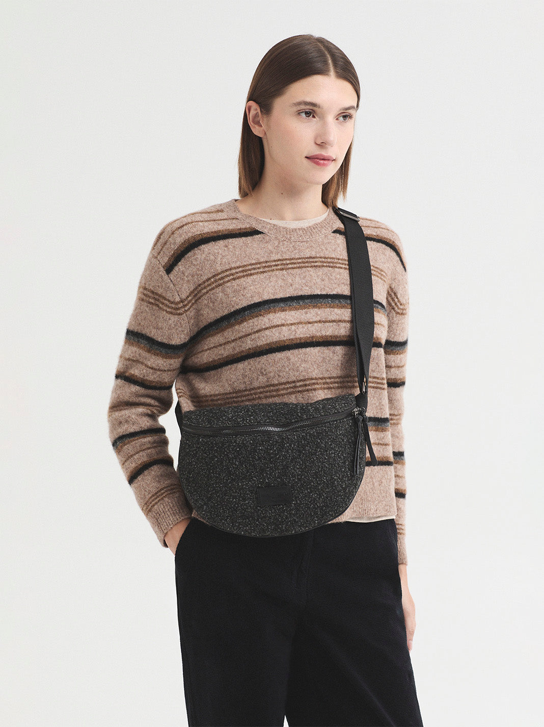 waist_bag_boucle_grey_1.jpg
