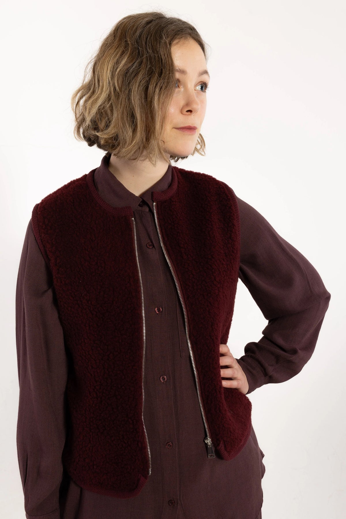 cubist_wool_vest_darkwine_5.jpeg
