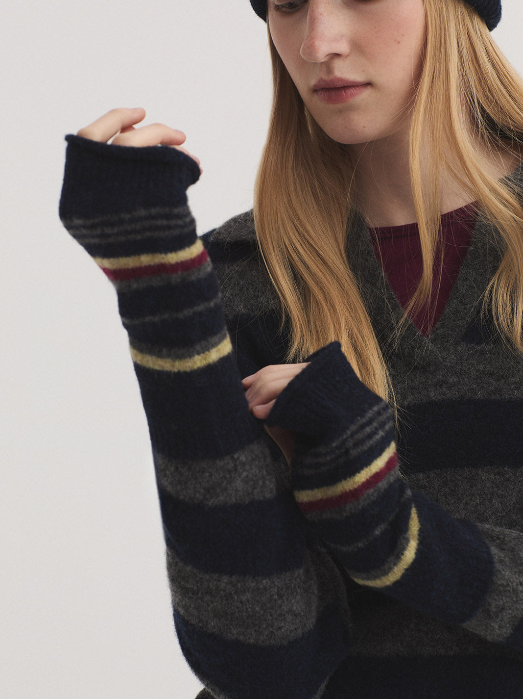 tricolor_mittens_navy_1.jpg