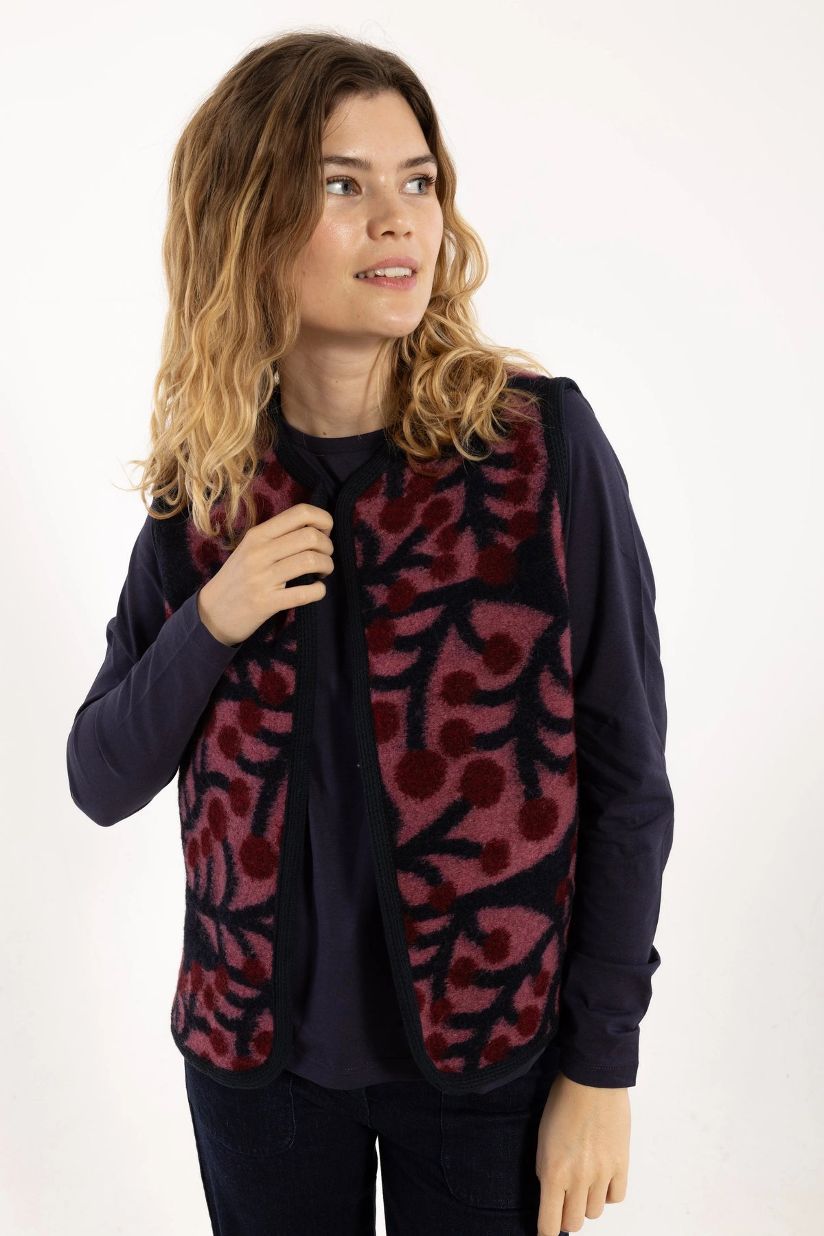cobra_wool_vest_cherry_4.jpeg
