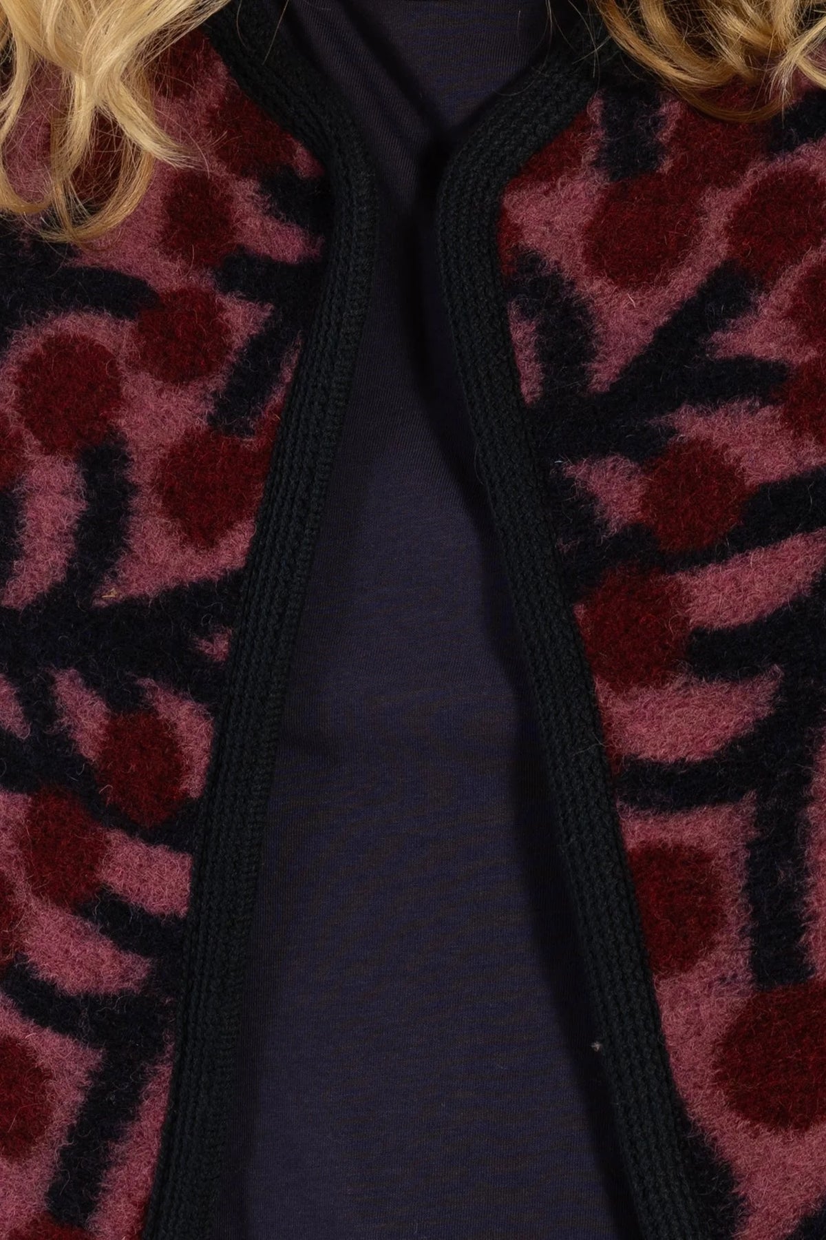 cobra_wool_vest_cherry_7.jpeg
