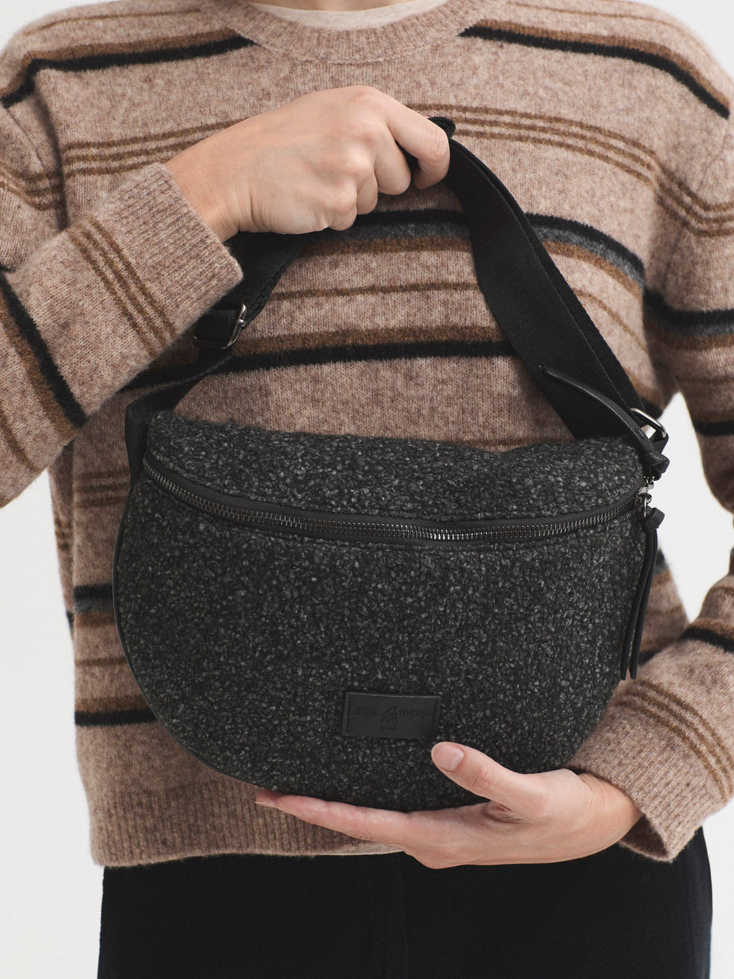 waist_bag_boucle_grey_2.jpg