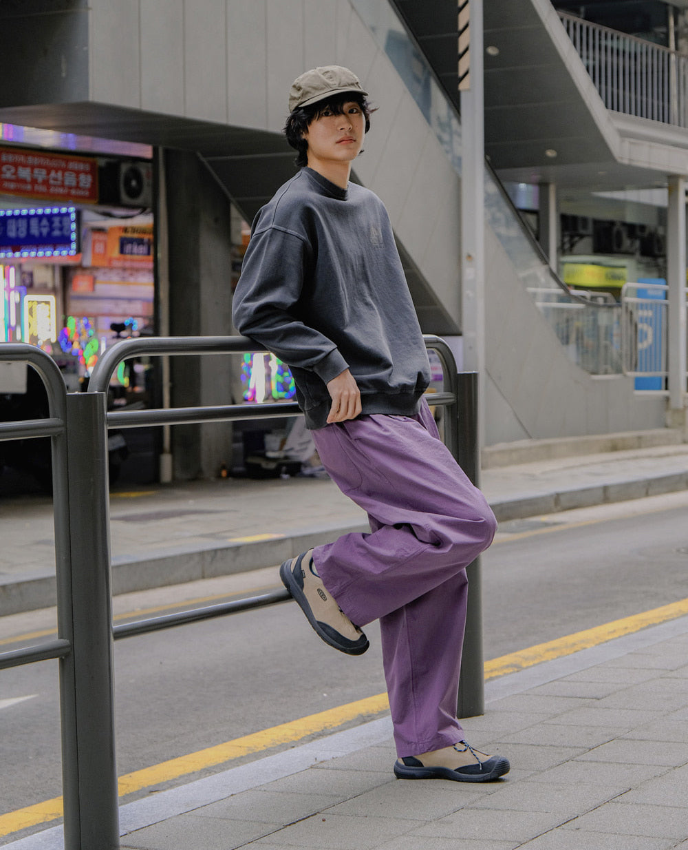 two tuck wide pants 1.jpg