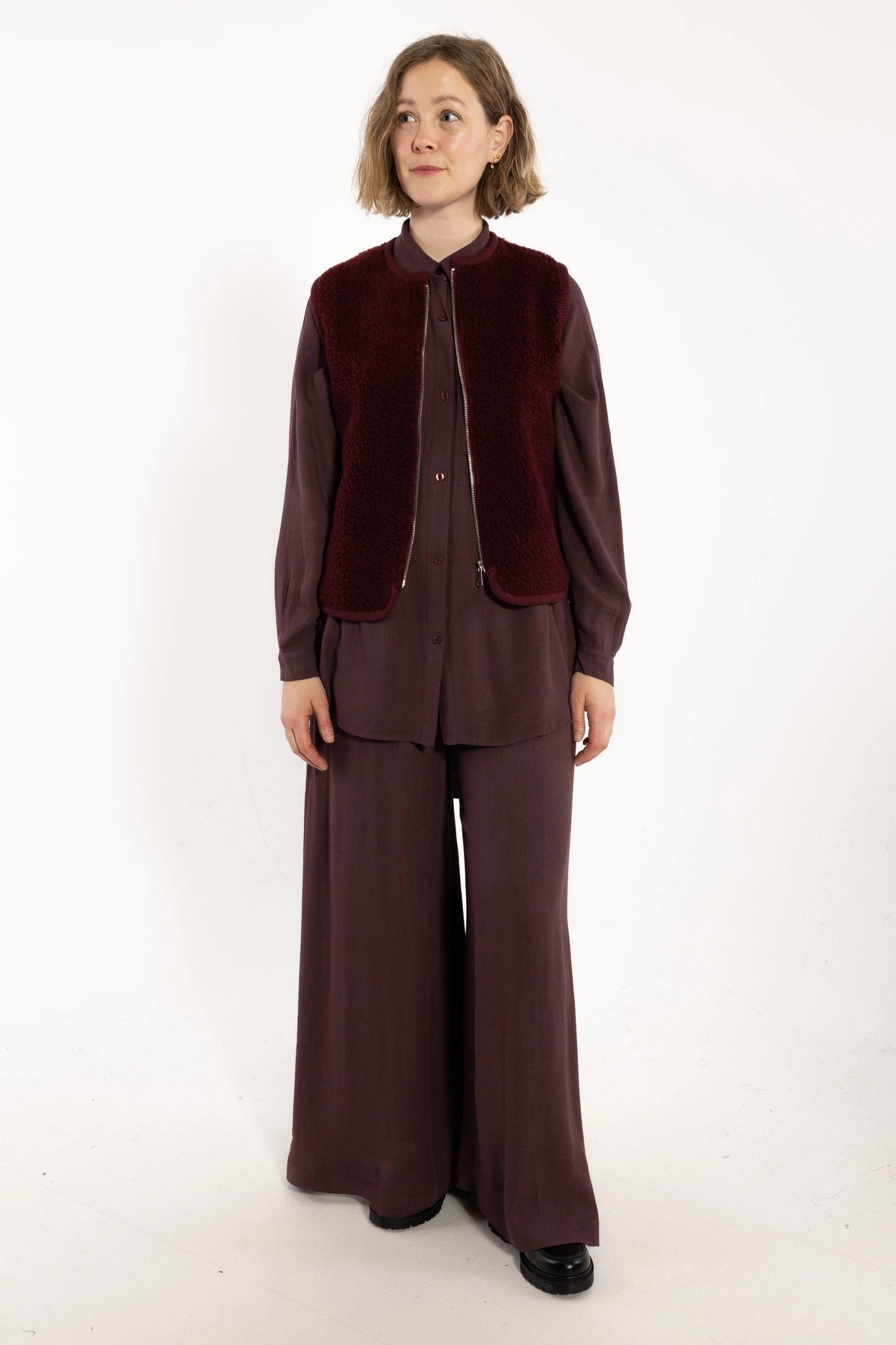 cubist_wool_vest_darkwine_4.jpeg